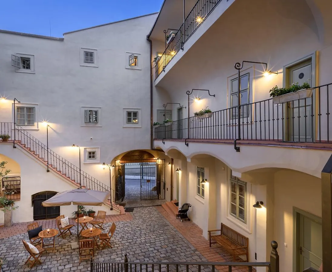 Blue Oak Aparthotel Prague 4*,